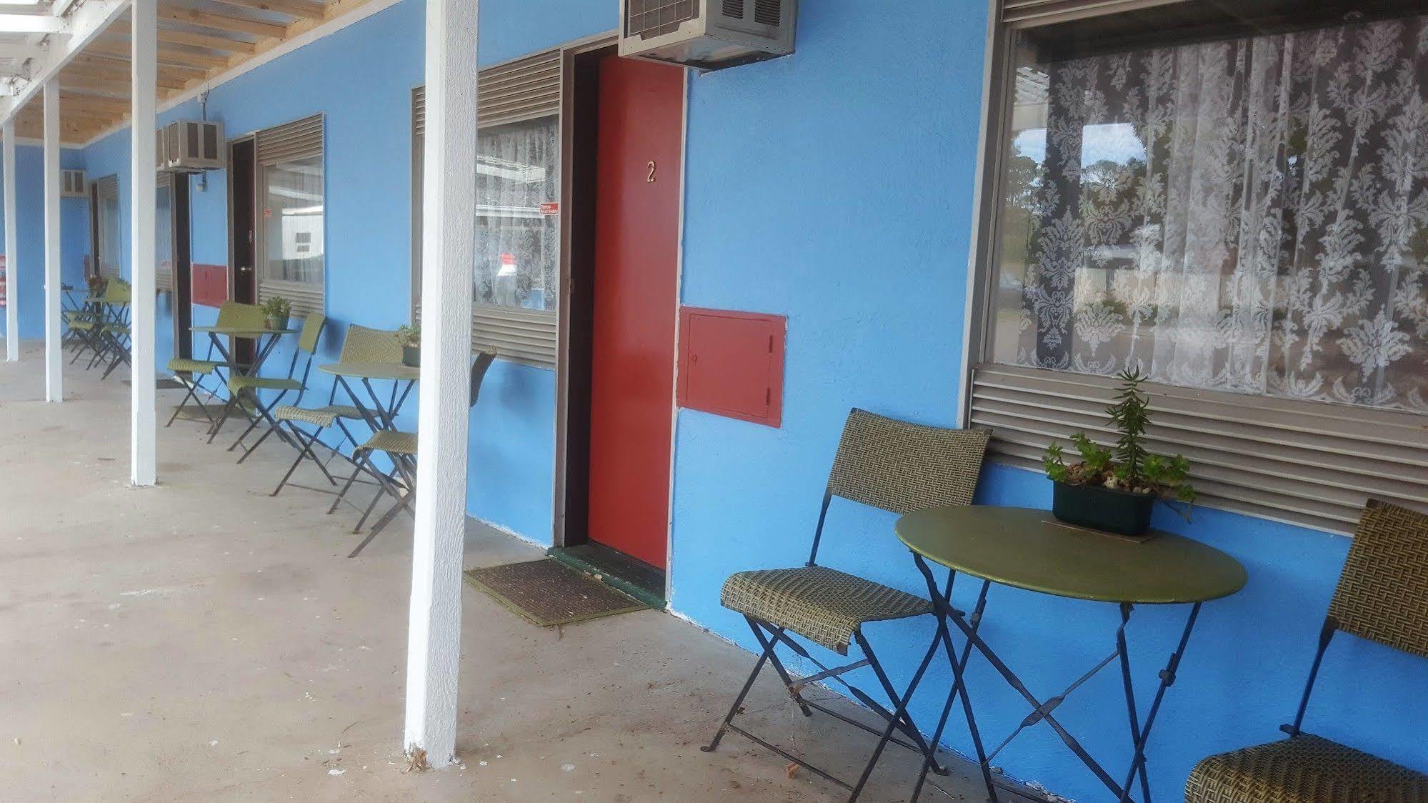 Clunes Motel Exterior photo